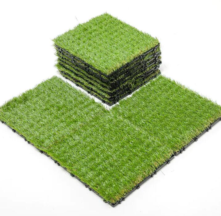Transforme seu espaço ao ar livre com ladrilhos de grama artificial
